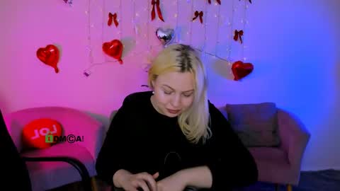 nikki_kiss_ online show from April 14, 1:14 pm