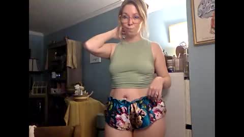 nikkib653466 online show from March 31, 11:27 pm