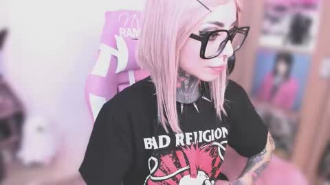 Nikki Ramone   online show from January 7, 5:29 pm