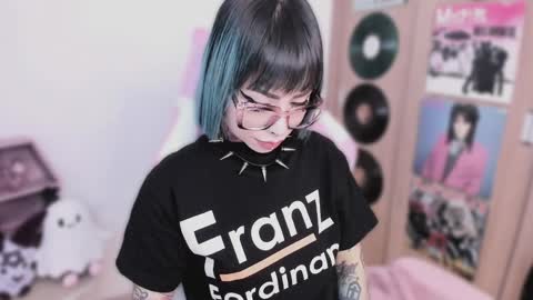 Nikki Ramone   online show from April 1, 10:27 am