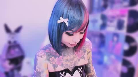 Nikki Ramone   online show from November 8, 3:42 am