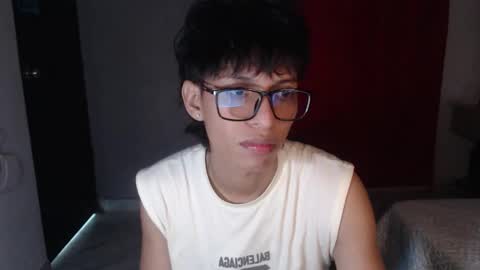 Snapshot of niklaus_wolf chatting on September 29, 3:38 am niklaus_wolf online show from September 29, 3:38 am