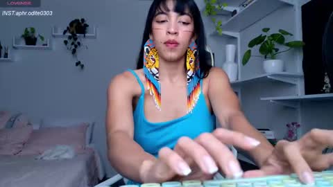 Snapshot of nikol_je chatting on September 11, 8:43 pm Nicole cam online show from September 11, 8:43 pm