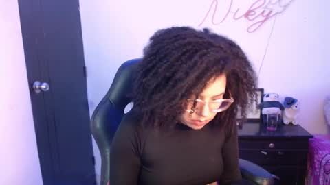 Nicole    GTM-5 1100 pm - 700 am online show from December 31, 7:31 am