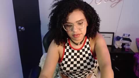 Nicole    GTM-5 1100 pm - 700 am online show from January 12, 7:43 am