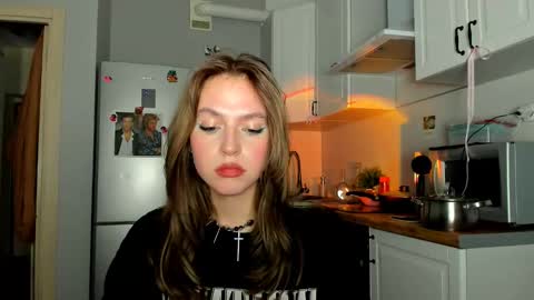 Veronica online show from February 6, 9:06 pm