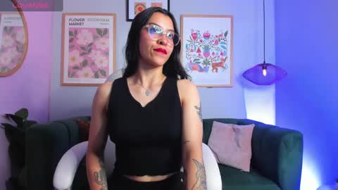 Nina online show from February 8, 8:10 pm