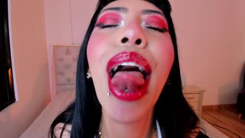 Nina Fox  online show from May 27, 3:31 pm