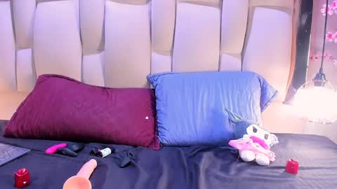  NINAHAGEN online show from April 19, 9:17 pm