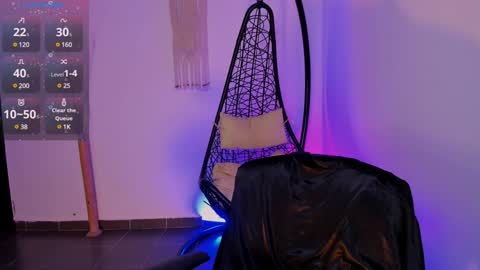 ninamonroee online show from December 23, 11:49 pm