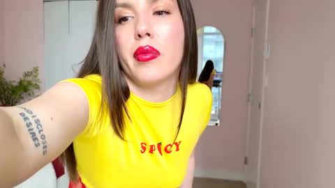 NinaOneil online show from February 26, 8:25 pm