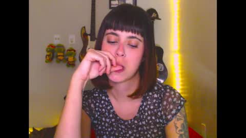ninapellegrini17 online show from October 12, 11:50 pm