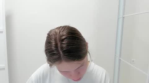 ninarihh online show from September 18, 11:36 am