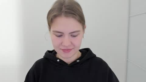 ninarihh online show from October 25, 12:49 pm