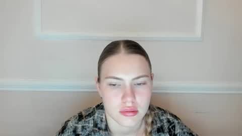 ninarihh online show from November 21, 2:59 pm