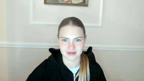 ninarihh online show from November 28, 2:02 pm