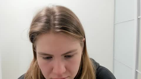 ninarihh online show from October 20, 11:37 am