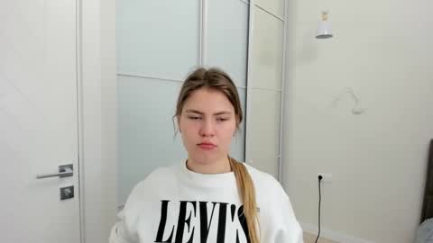 ninarihh online show from March 9, 8:18 am