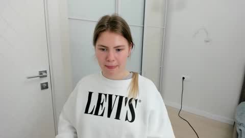 ninarihh online show from March 9, 11:25 am