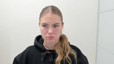 ninarihh online show from November 3, 11:00 am