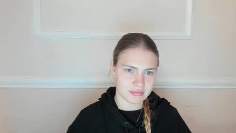 ninarihh online show from November 19, 10:47 am