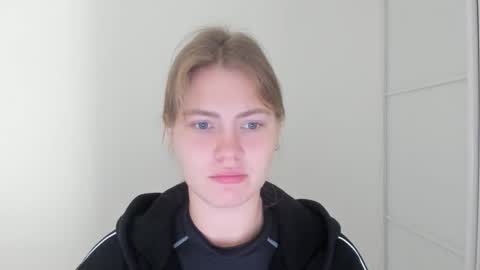 ninarihh online show from October 9, 8:20 am