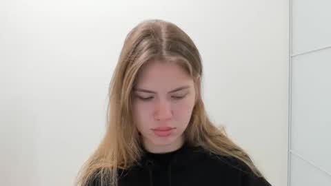 ninarihh online show from November 9, 9:46 am