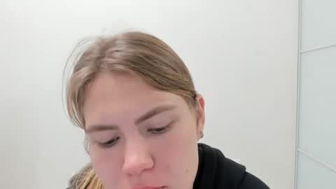 ninarihh online show from October 22, 11:23 am