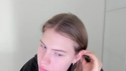 ninarihh online show from November 14, 9:22 am