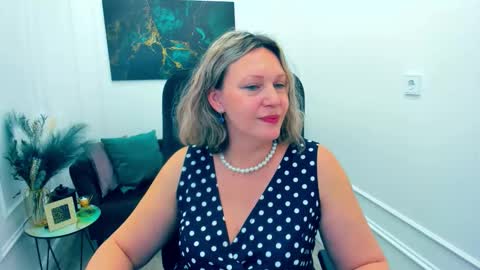 ninastarle online show from March 21, 8:19 am