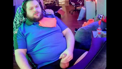 HungStepSon online show from May 4, 1:39 pm