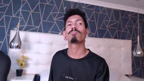 Noah online show from February 20, 8:11 pm