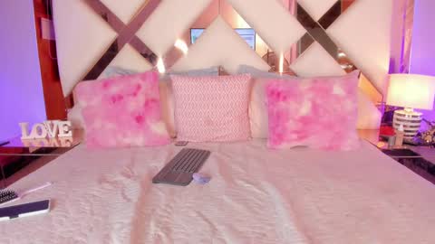 Sara  online show from March 10, 7:44 am