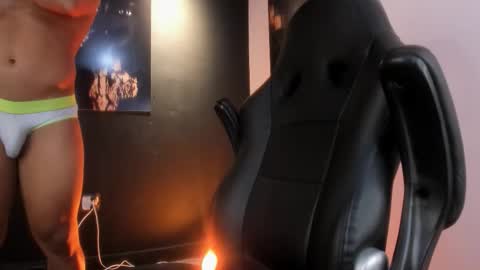 Snapshot of noah_black212 chatting on October 21, 1:05 pm noah_black212 online show from October 21, 1:05 pm