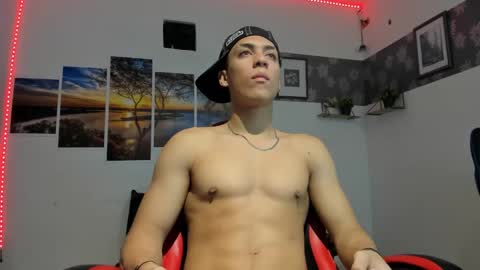 noah_flynn1 online show from March 9, 8:52 am