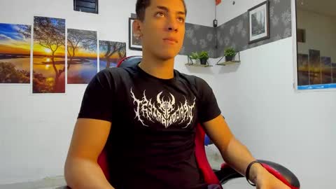 noah_flynn1 online show from February 4, 10:30 am