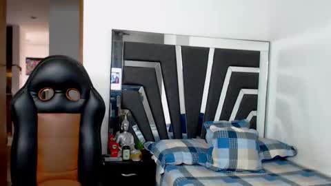 Noah Harris01 online show from February 11, 11:58 am