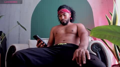 Noah online show from April 23, 6:42 pm