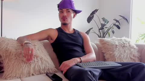 noahdaviss online show from May 12, 7:34 pm