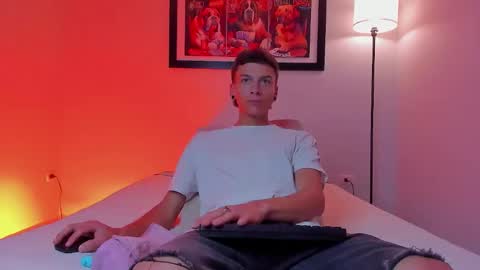 noahh_sky online show from March 24, 4:29 am