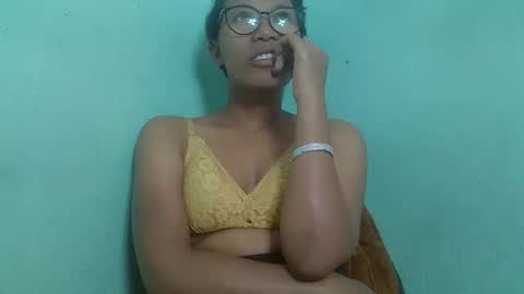 noella711128 online show from December 3, 5:52 am