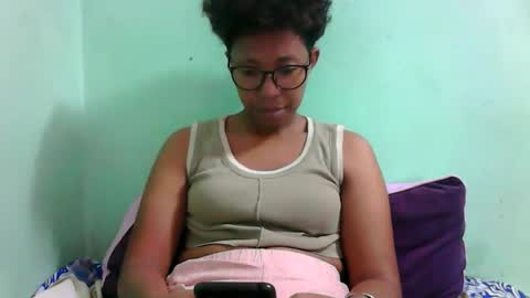 Snapshot of noellah chatting on October 21, 8:30 am noellah online show from October 21, 8:30 am