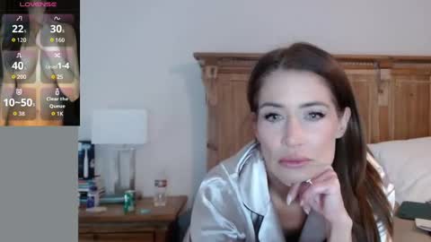 Noelles online show from October 22, 2:52 pm