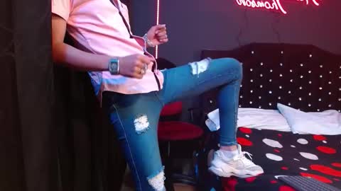 Noha Thomson online show from December 4, 1:49 am