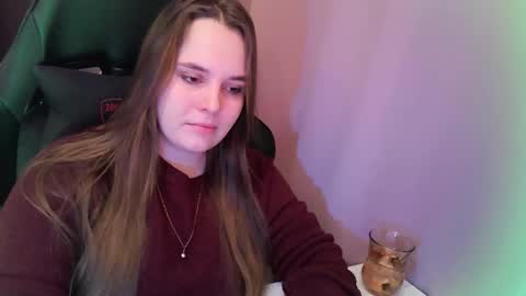 noir_ember_ online show from November 9, 12:41 pm