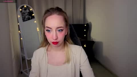 Isabelle online show from March 3, 9:44 pm