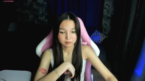 nomi online show from April 18, 7:18 pm