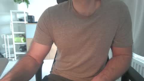 noname1994 online show from March 29, 7:54 am