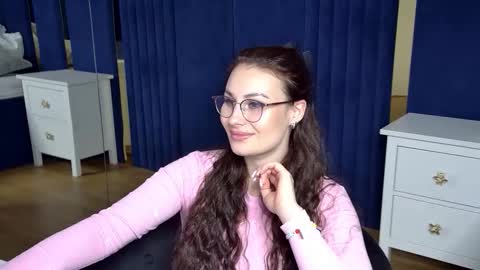 NoraFoxes online show from January 12, 3:41 pm