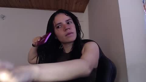 noreen_ online show from December 17, 9:54 pm